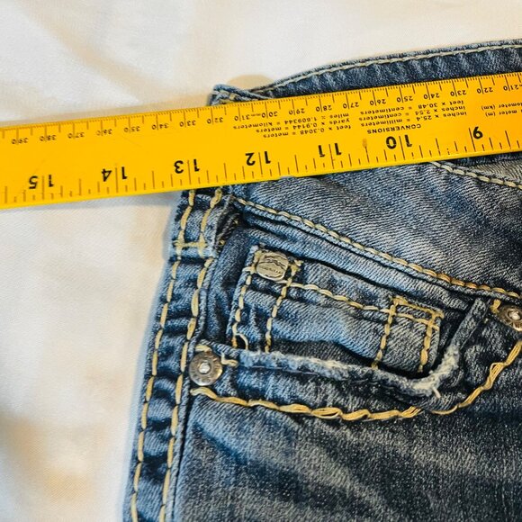 Womens Silver Capri Jeans Suki Distressed Blue Wash Size 26 - Picture 8 of 8